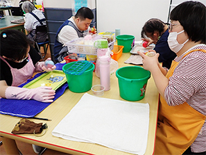 ペイント作業中のようす